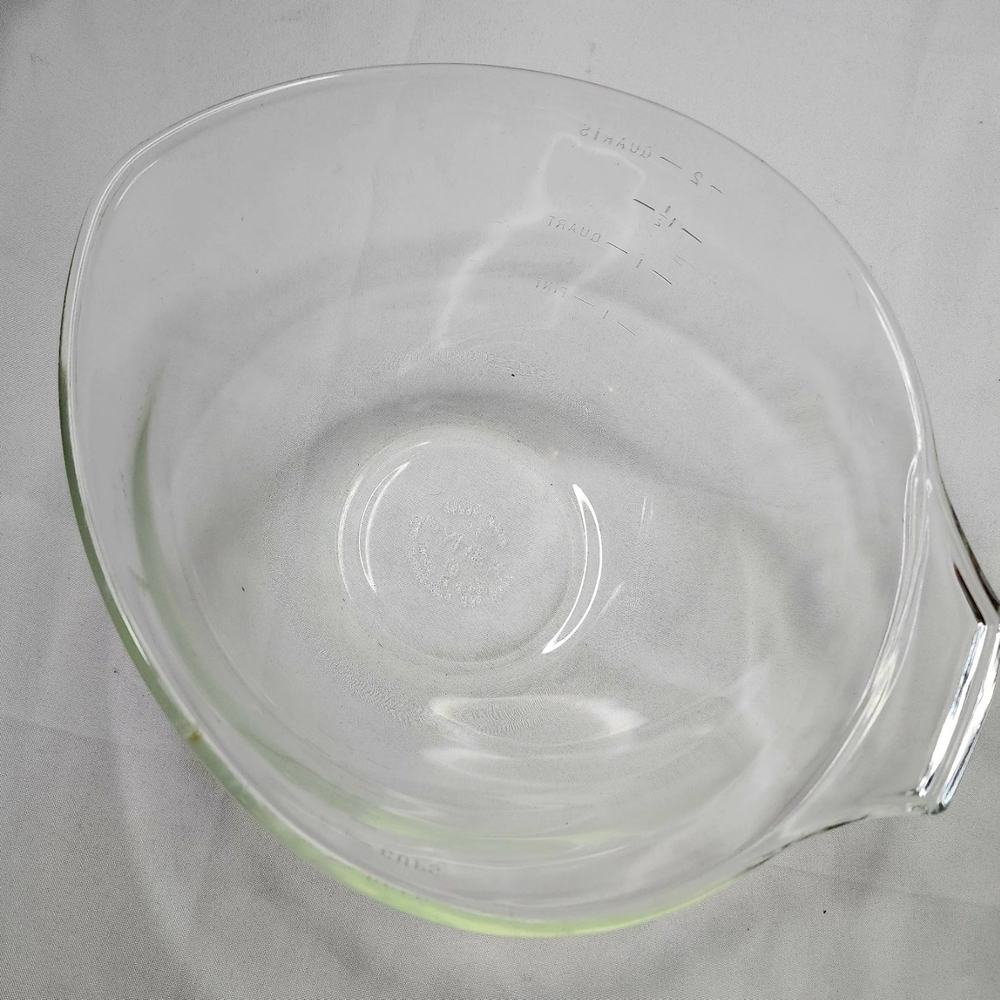 PYREX Clear Glass Oval Mixing Bowel 2 Quarts Trademark 21 Made In USA